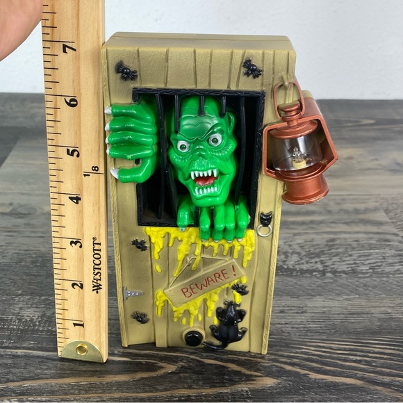Vintage Toy State Halloween light up with sound door bell toy - Picture 4 of 10